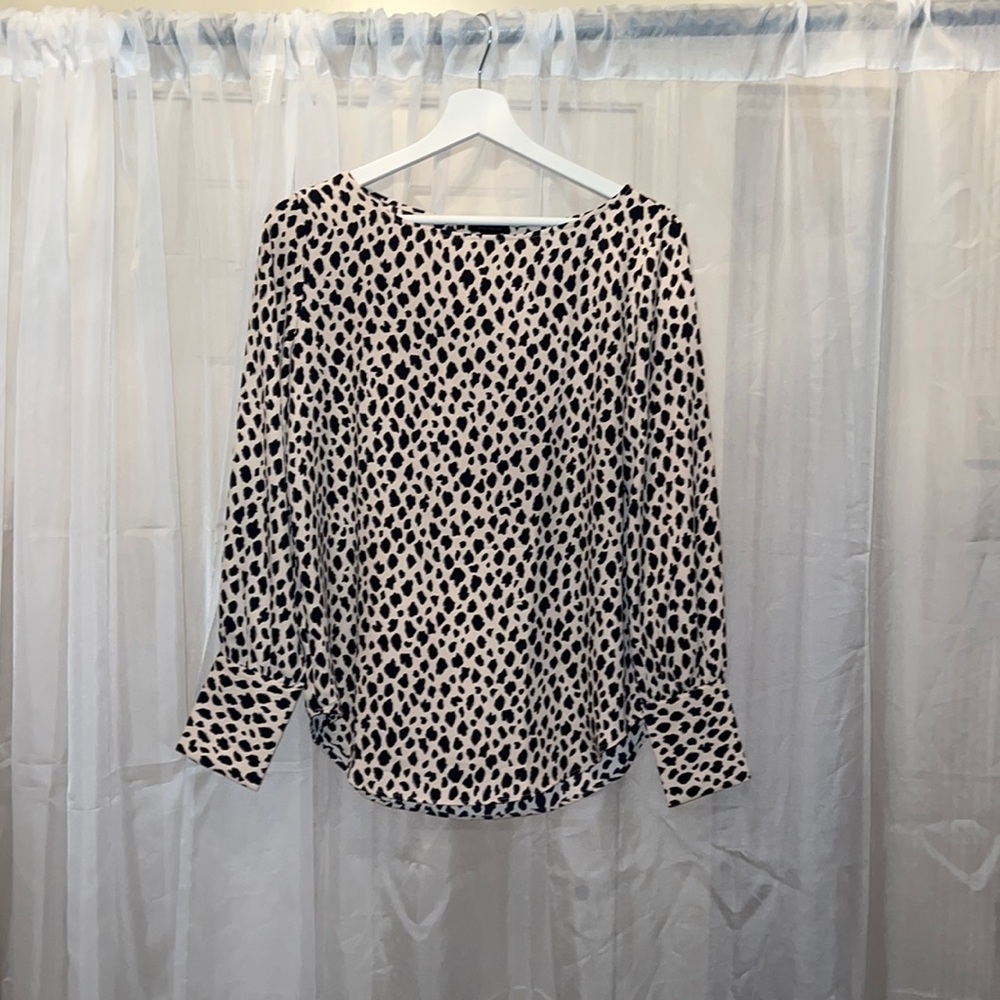 Ann Taylor long sleeve business shirt. Tan and navy cheetah pattern.